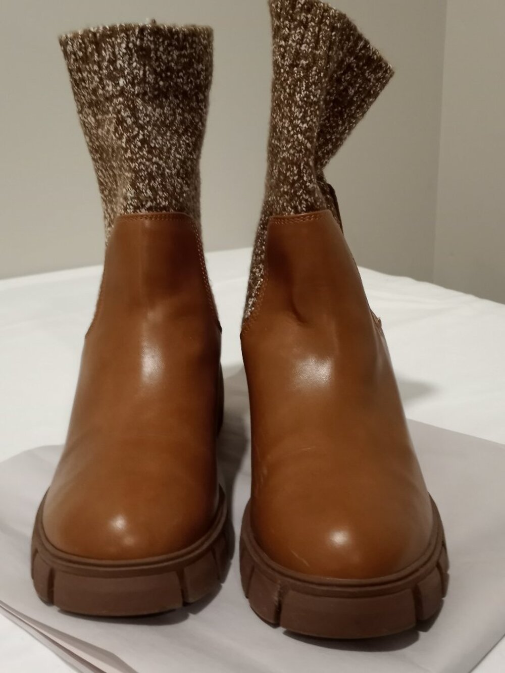 UNIVERSAL THREAD TAN ANKLE CHELSEA BOOTS CHUNKY WOMEN'S SIZE 9.5